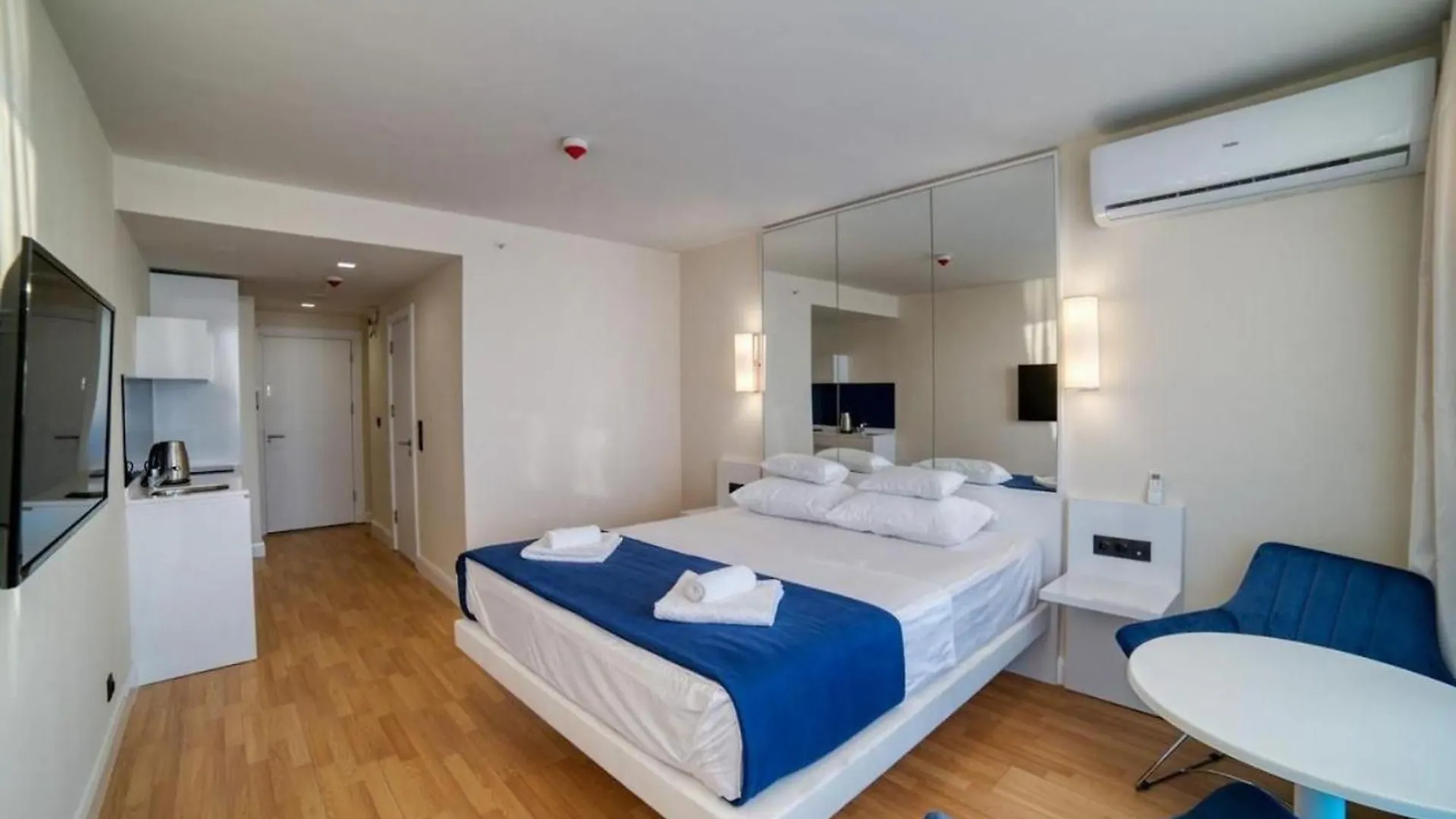Апарт-Отель В Панорама Бич Batumi Aparthotel