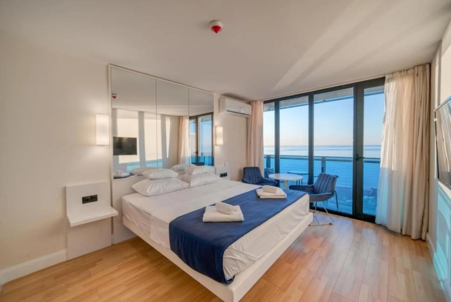 Aparthotel Апарт-Отель В Панорама Бич Batumi